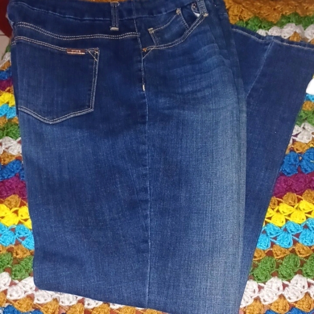 Chico's So Slimming Girlfriend Blue Ankle Jeans - 8